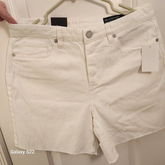 Blank NYC "Head in the Clouds" White Jean shorts. NWT. Size: Various - Picture 8 of 13